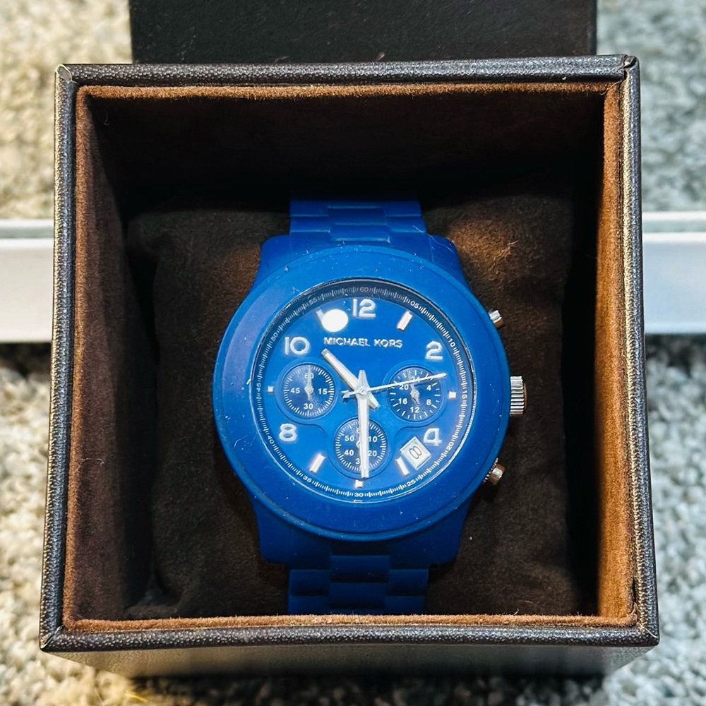 Michael Kors Vibrant Blue Men's Watch - Picture 2 of 3